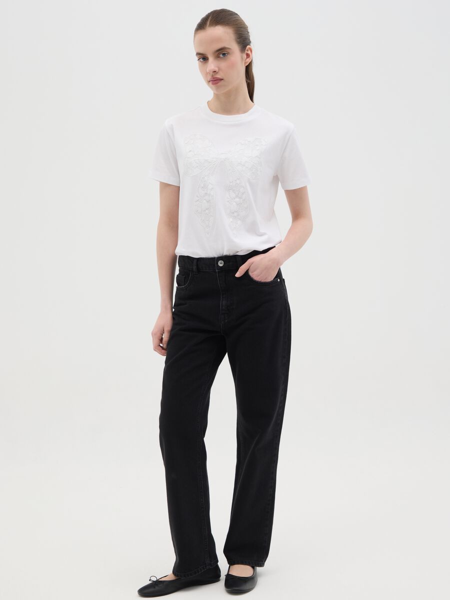White T-shirt in cotton with lace bow_1