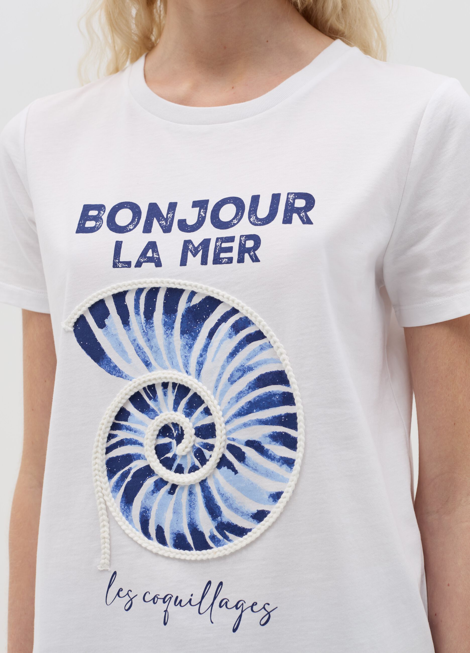 T-shirt with shell print