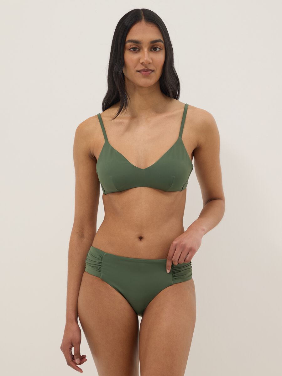 Top bikini a triangolo verde con imbottitura removibile_1