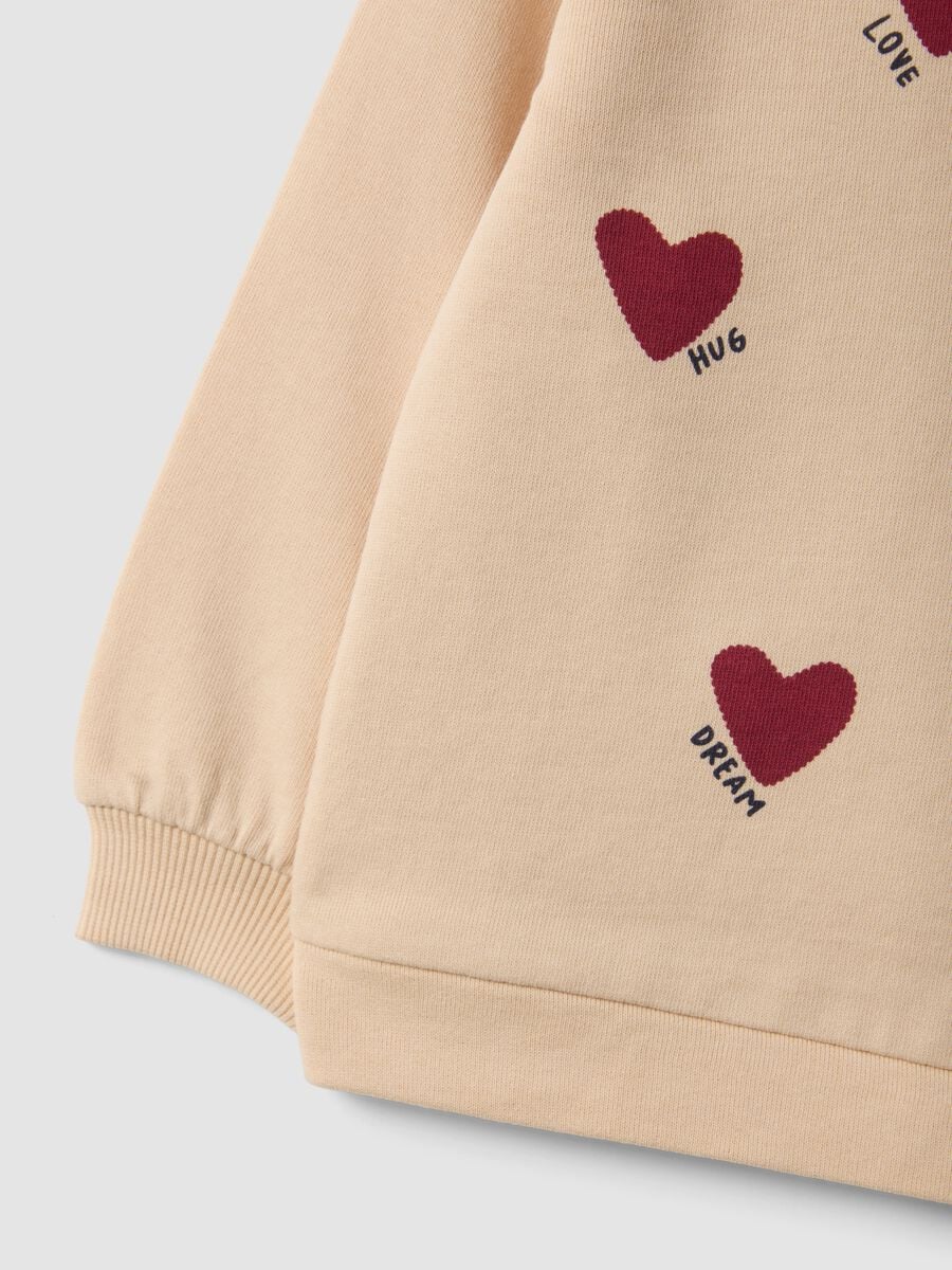 Beige pure cotton crew-neck sweatshirt with heart print for baby girl_3