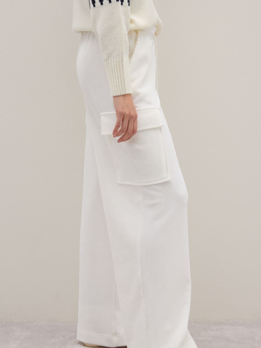 White cotton blend wide leg cargo trousers_3