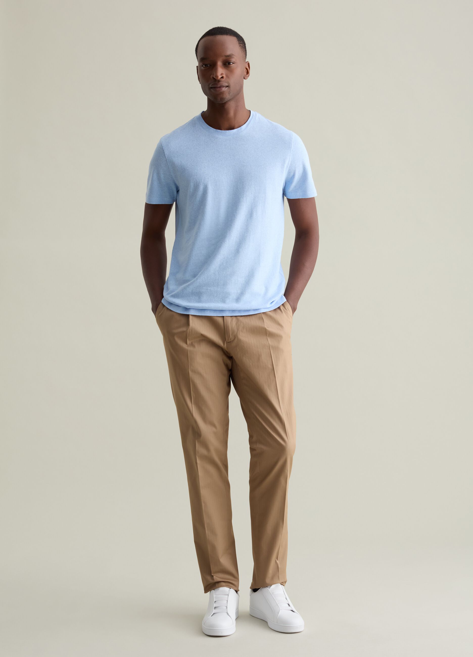 T-shirt with round neck in linen and cotton