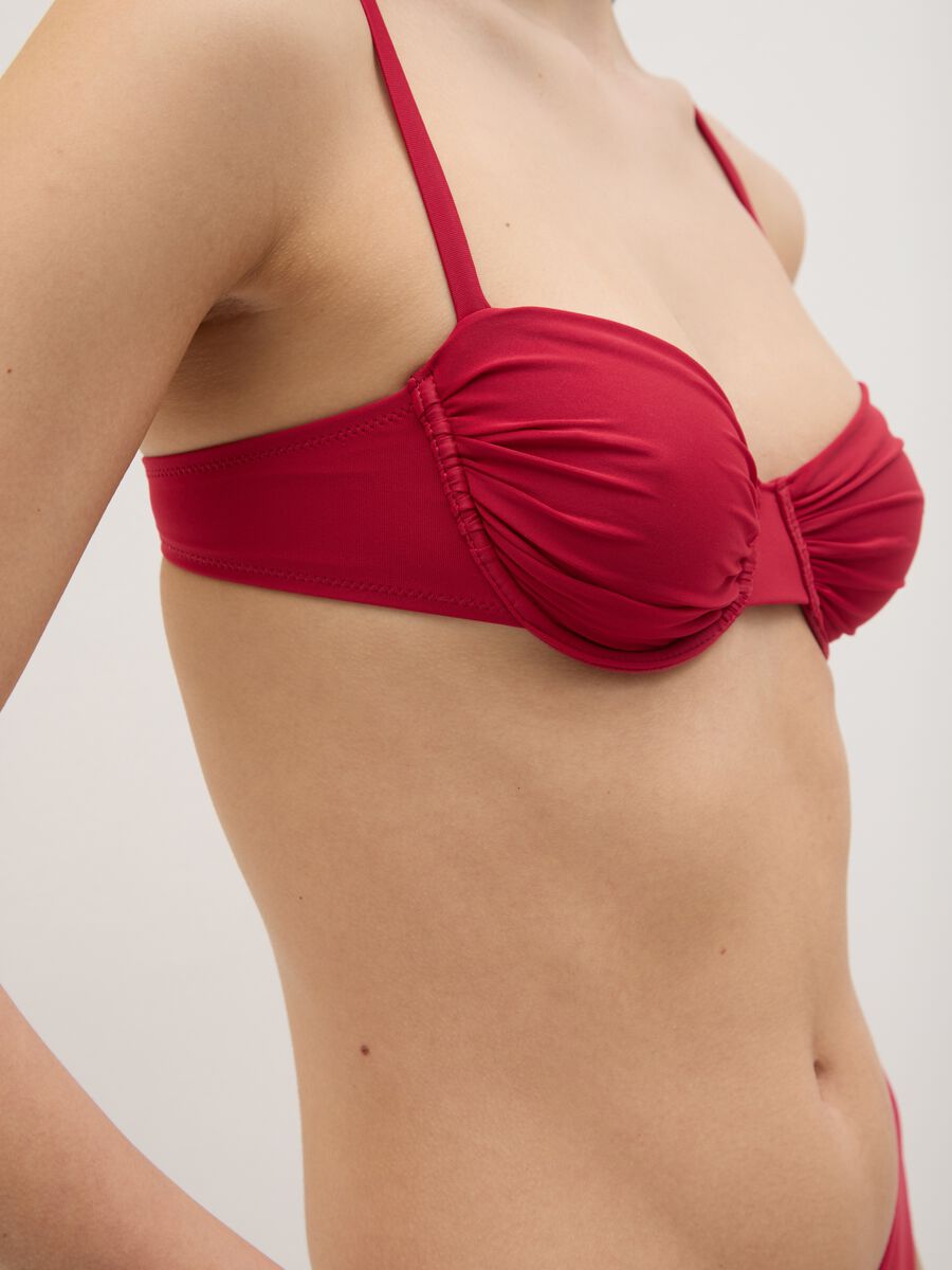 Women’s bikini top in red stretch fabric with cups_2