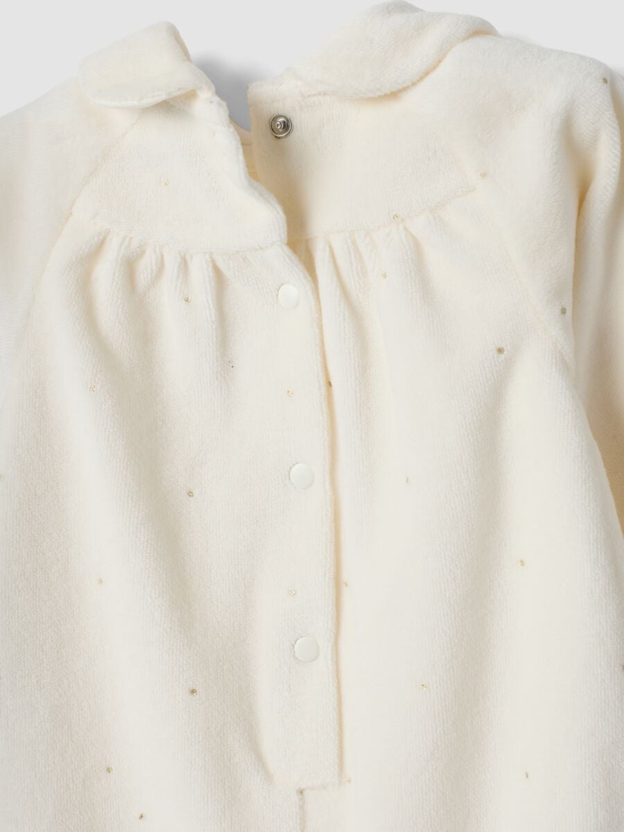 Tutina bianco sporco in misto cotone organico con piedini_3