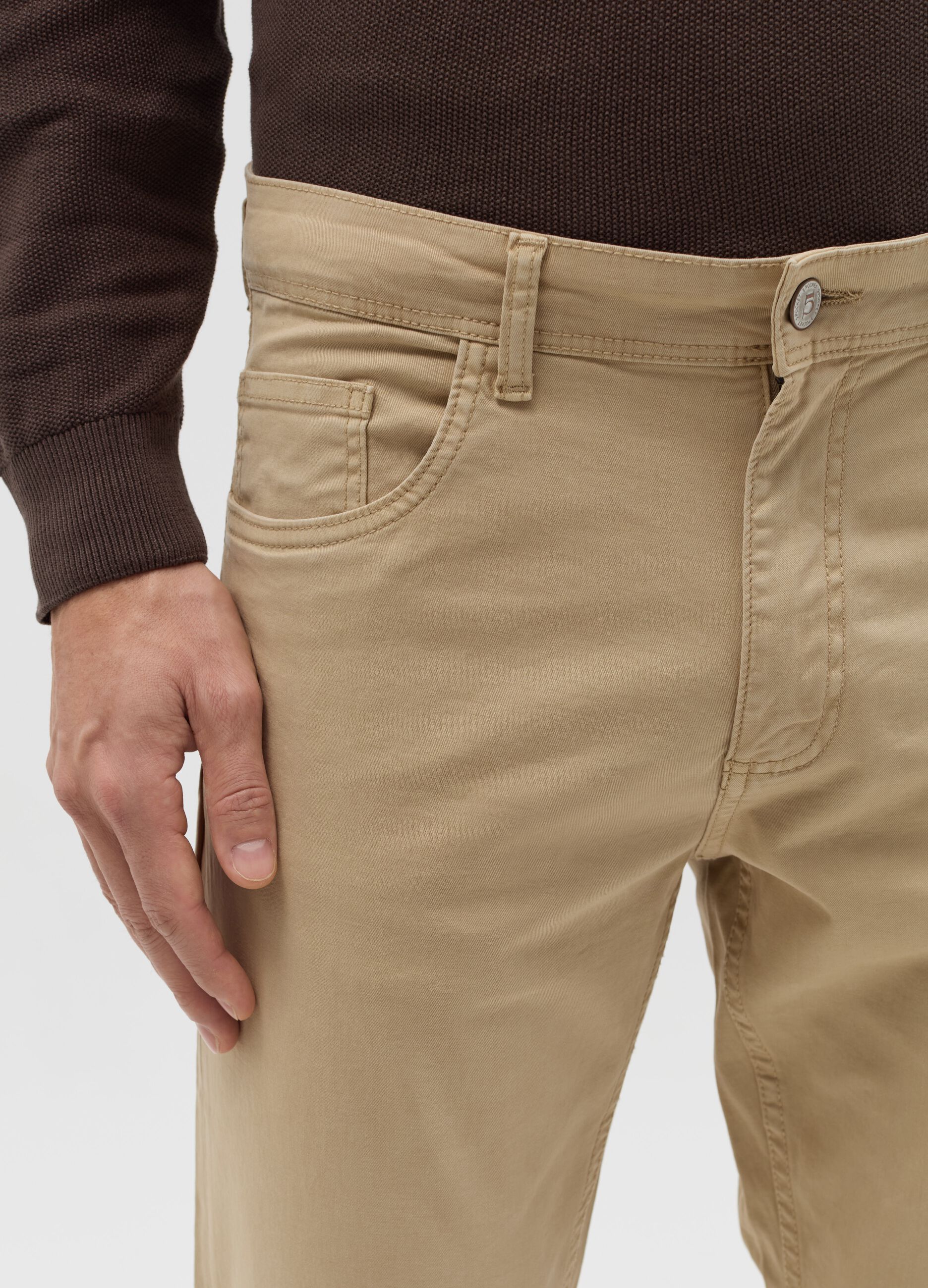 Pantalone slim fit in cotone stretch beige