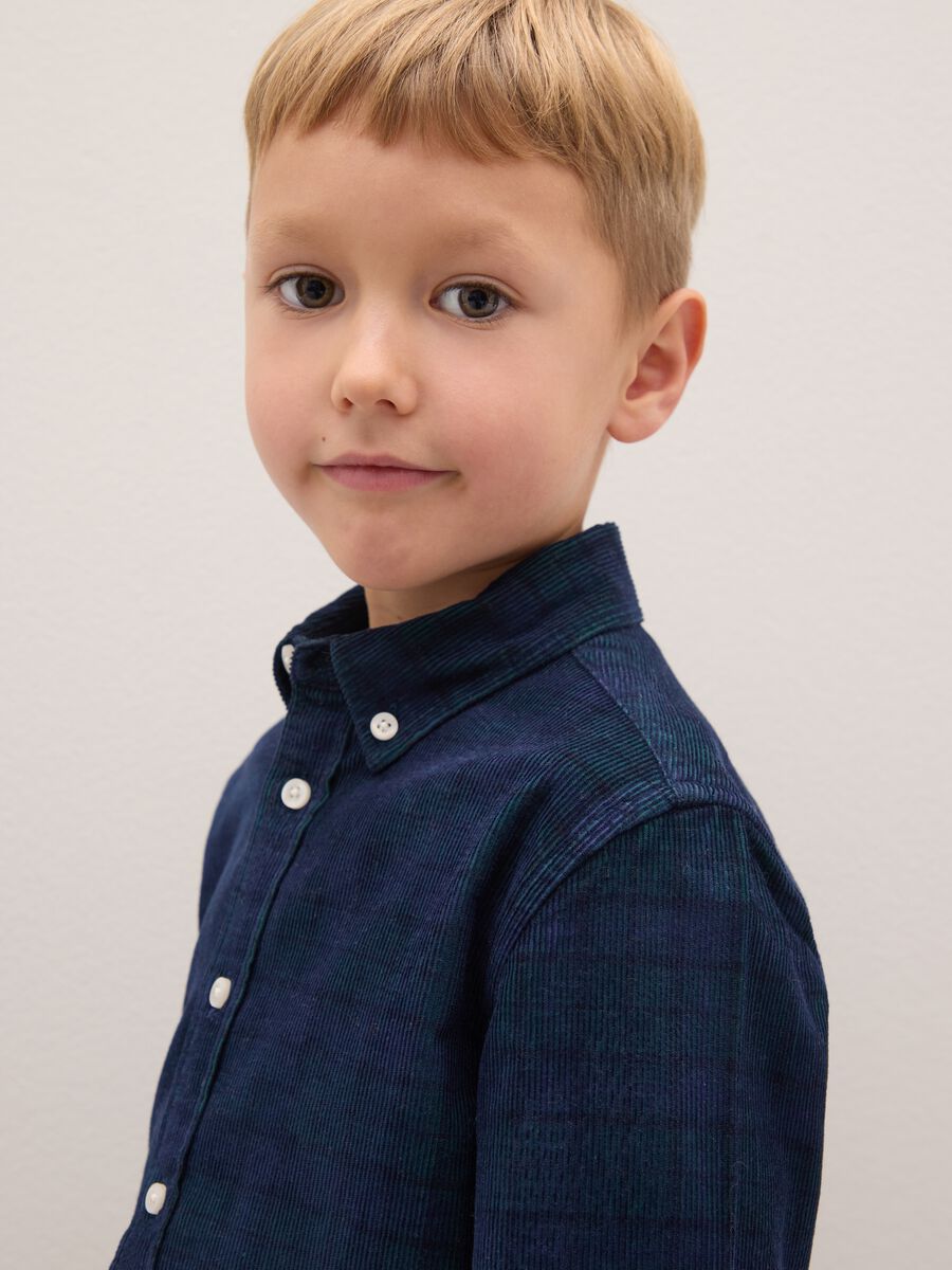Multicolour checked cotton shirt for kids in regular fit_2