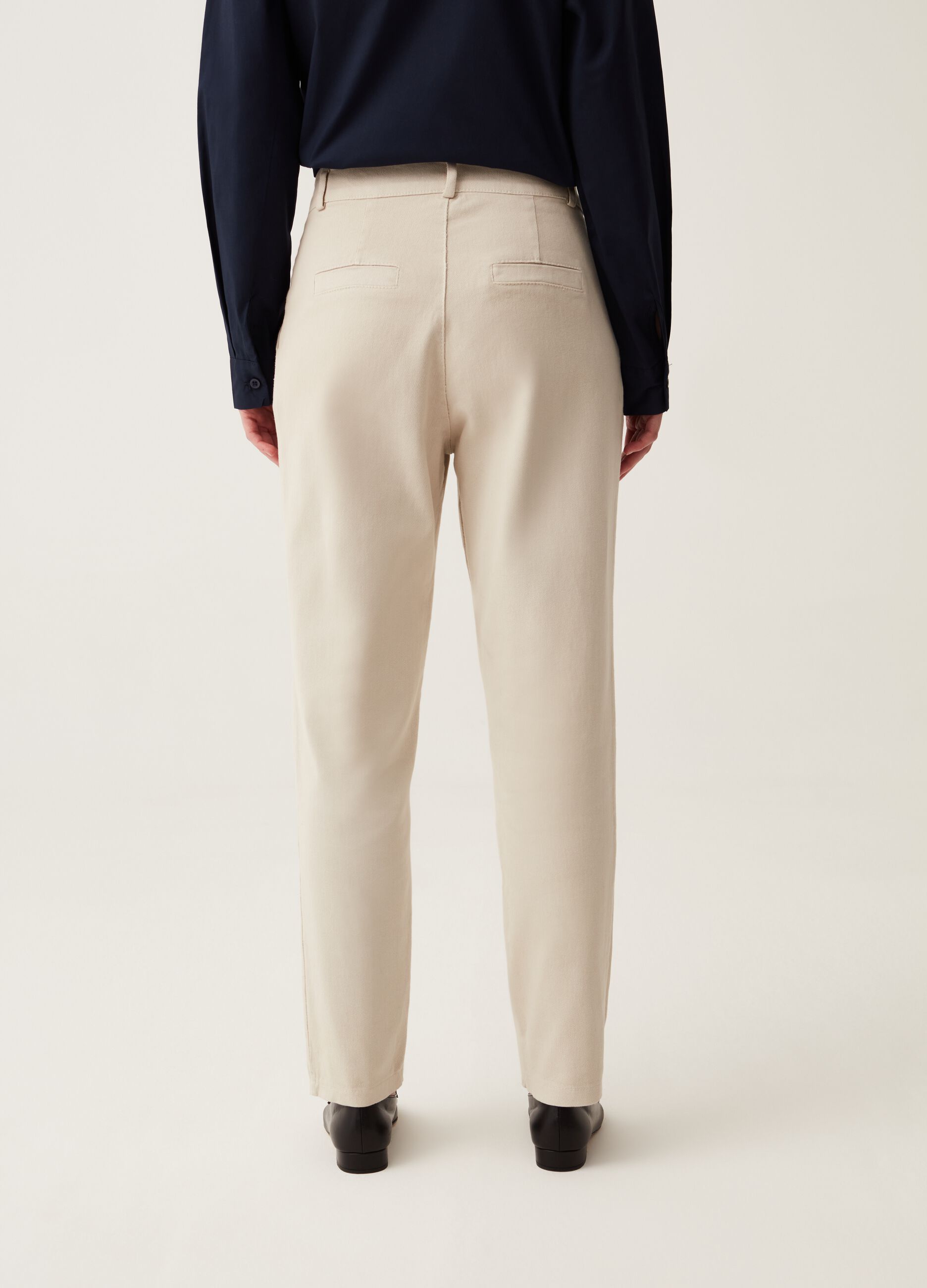 Pantaloni carrot fit con pinces Hybrid_2