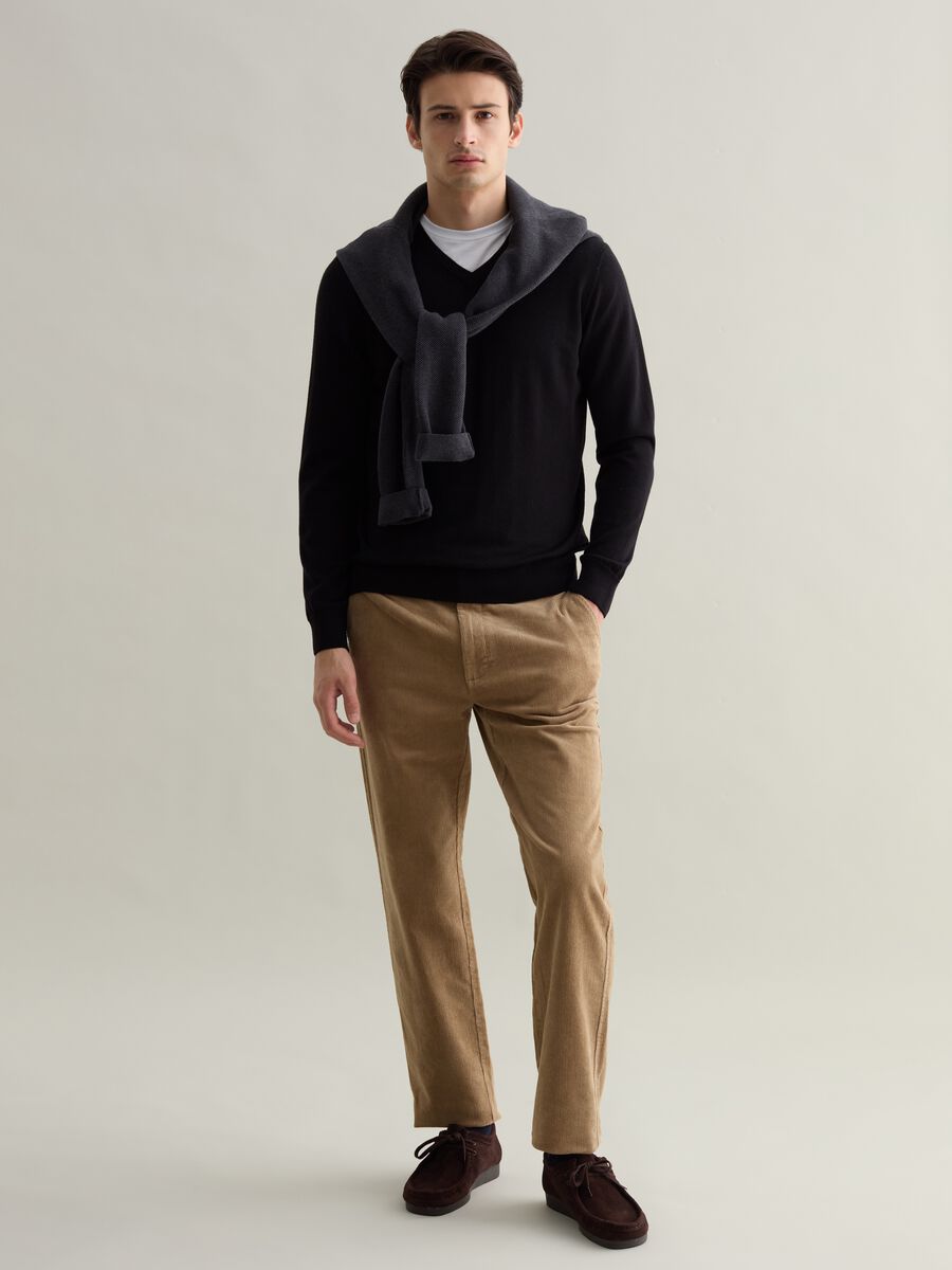 Merino wool pullover with V neck_1