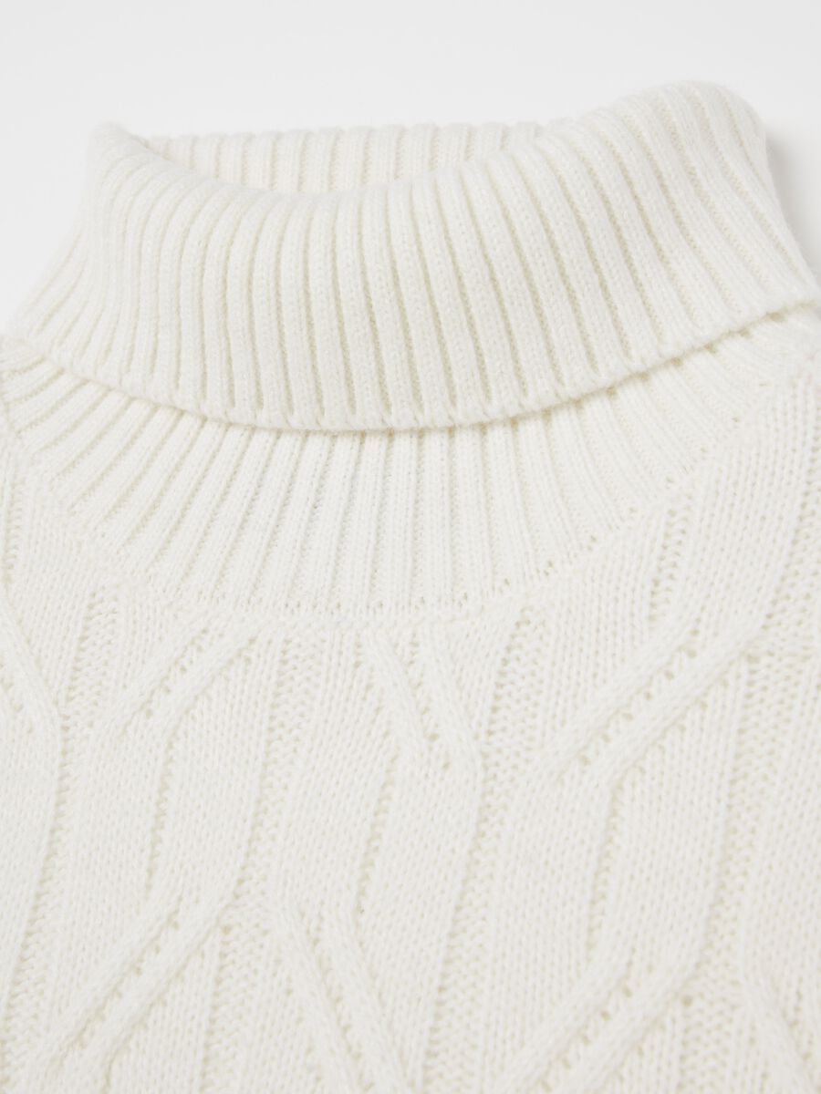 Contemporary cable-knit turtleneck_5