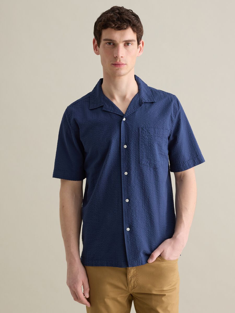 Short-sleeve blue seersucker shirt_0