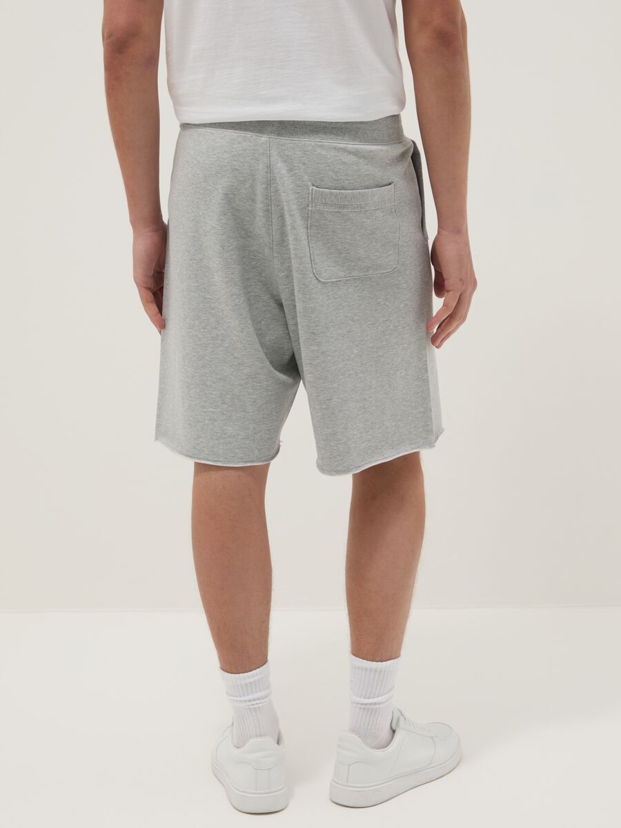 Pantaloni corti grigi in misto cotone relaxed fit_2