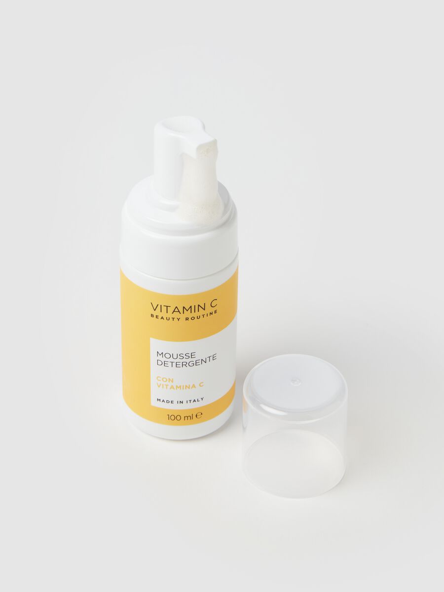 Cleansing mousse with vitamin C_2