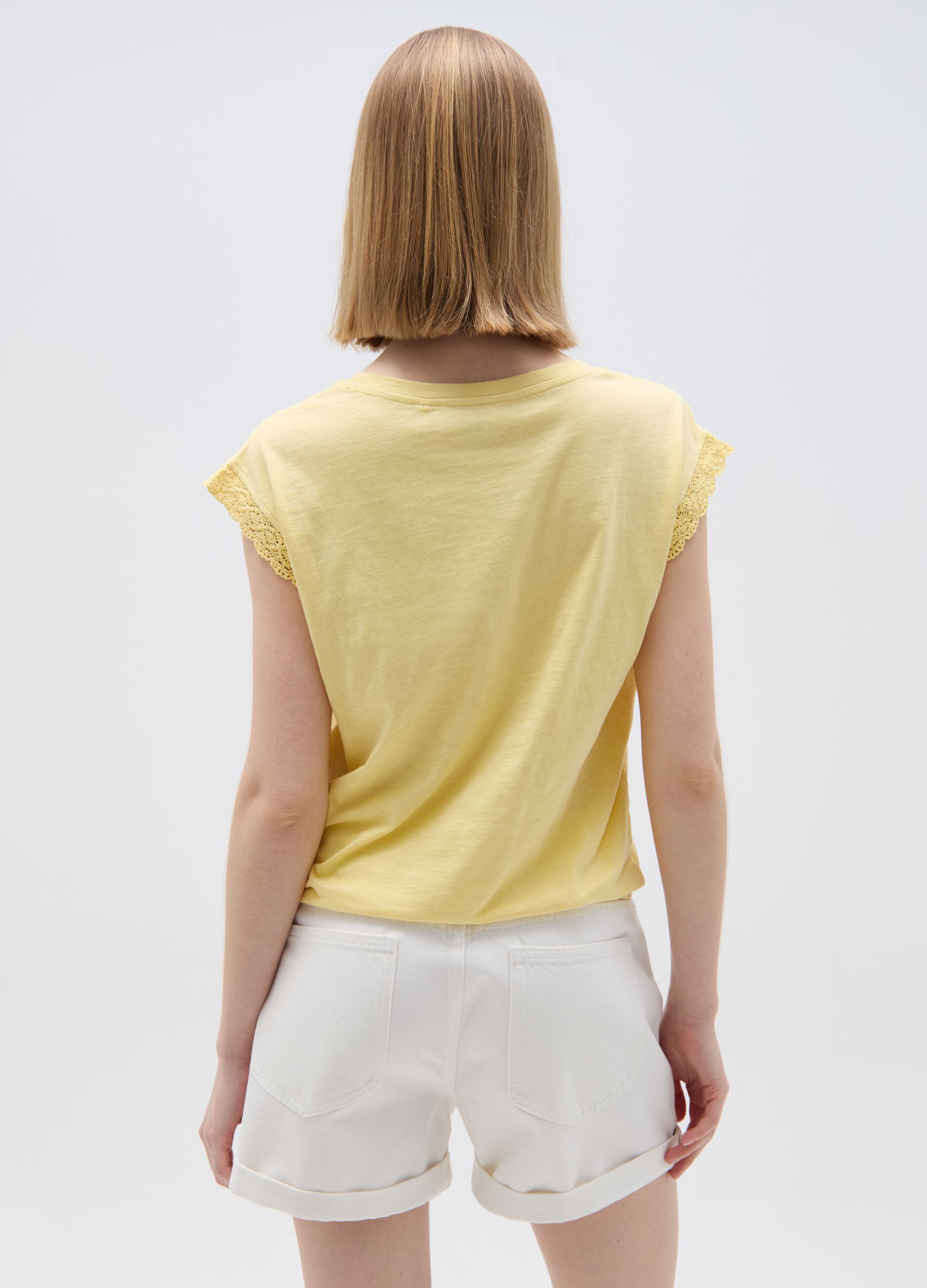 T-shirt with kimono sleeves and crochet insert