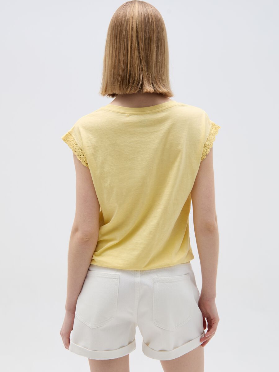 T-shirt with kimono sleeves and crochet insert_2