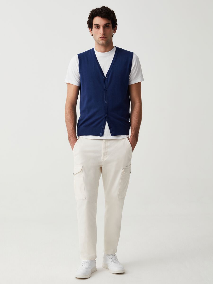 Gilet with V neck and buttons_0