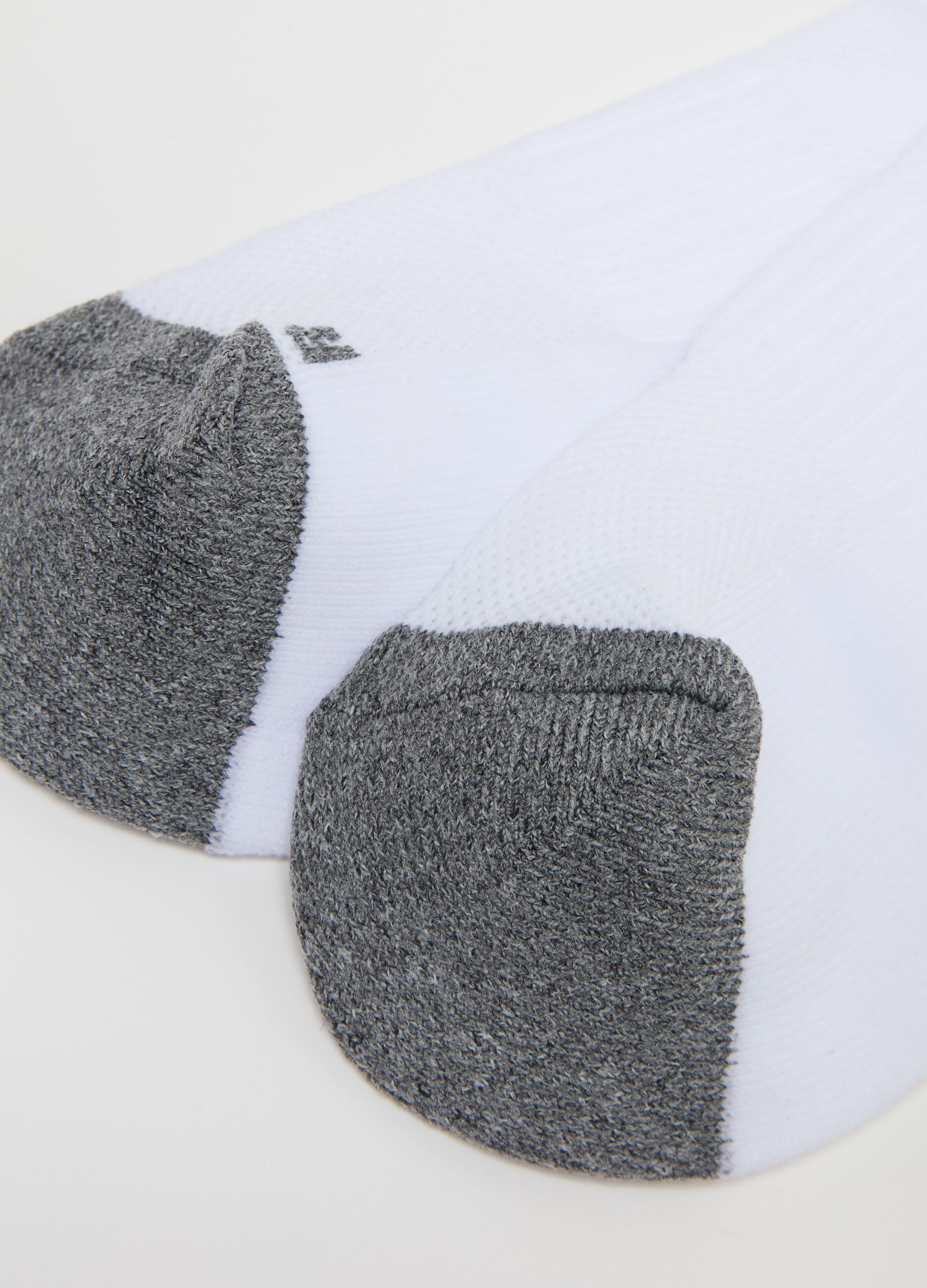 Three-pair pack sneaker liners with contrasting details