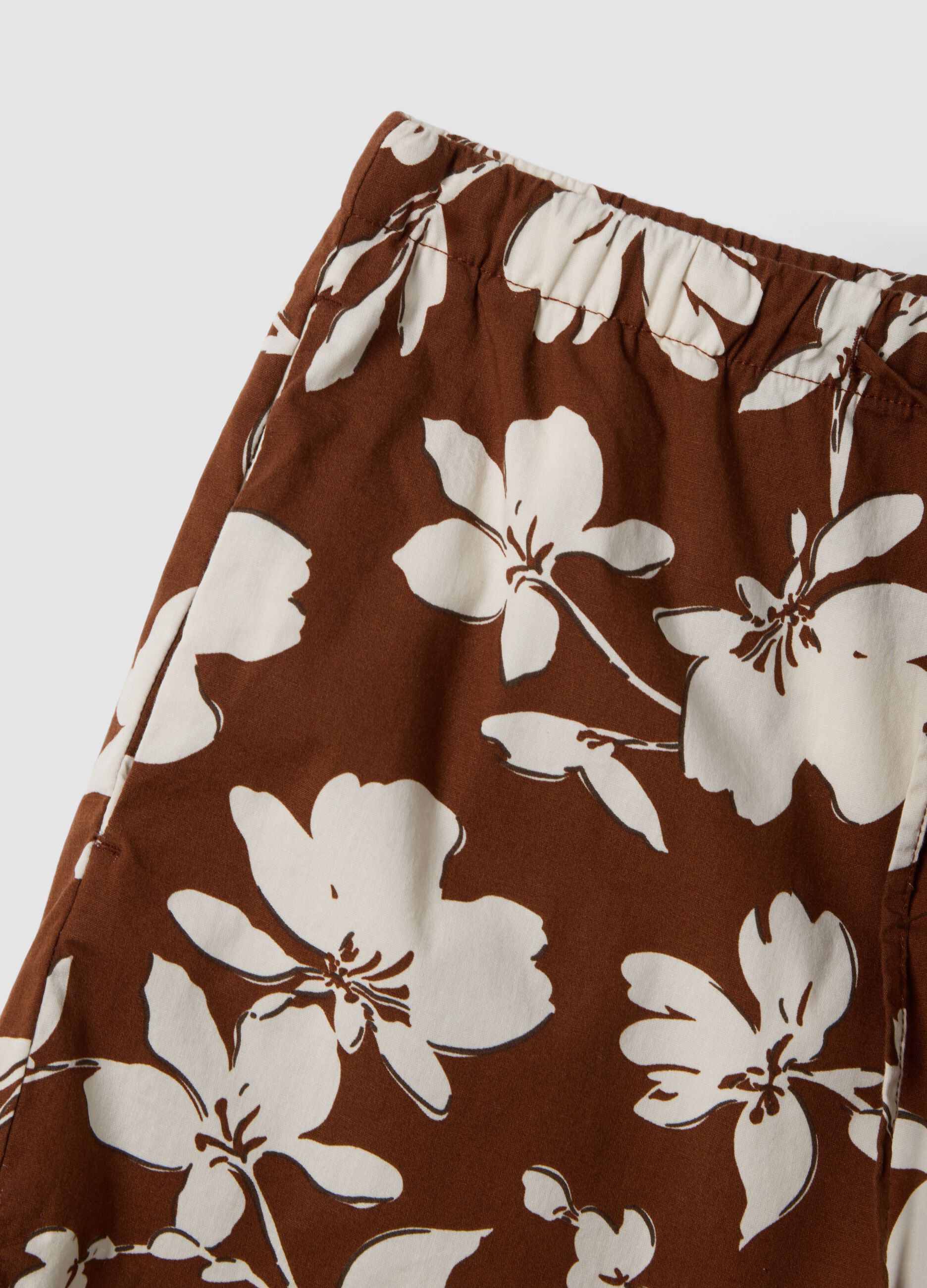 Brown stretch cotton shorts with floral print