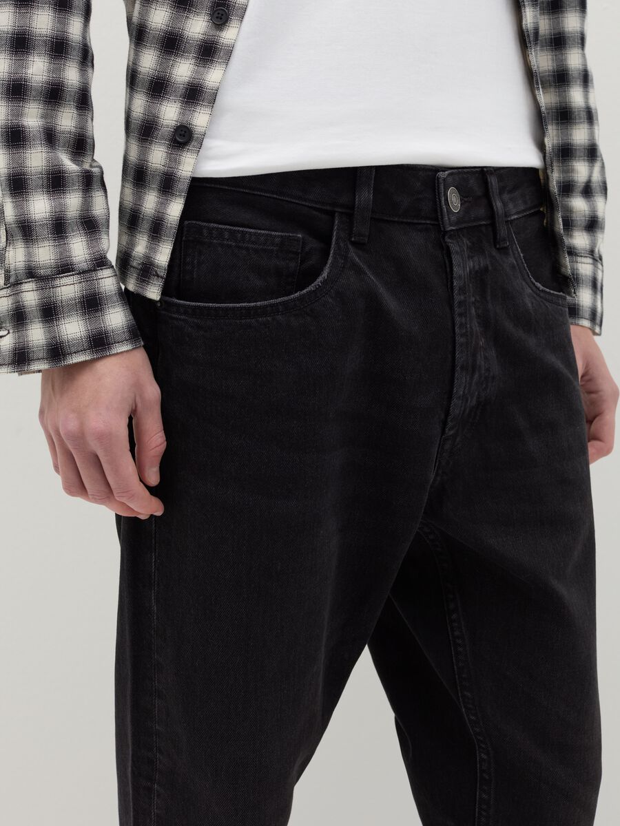 Slim-fit jeans with five pockets_3