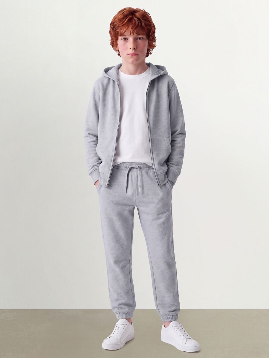 Felpa grigia con cappuccio in puro cotone organico regular fit per ragazzo_2