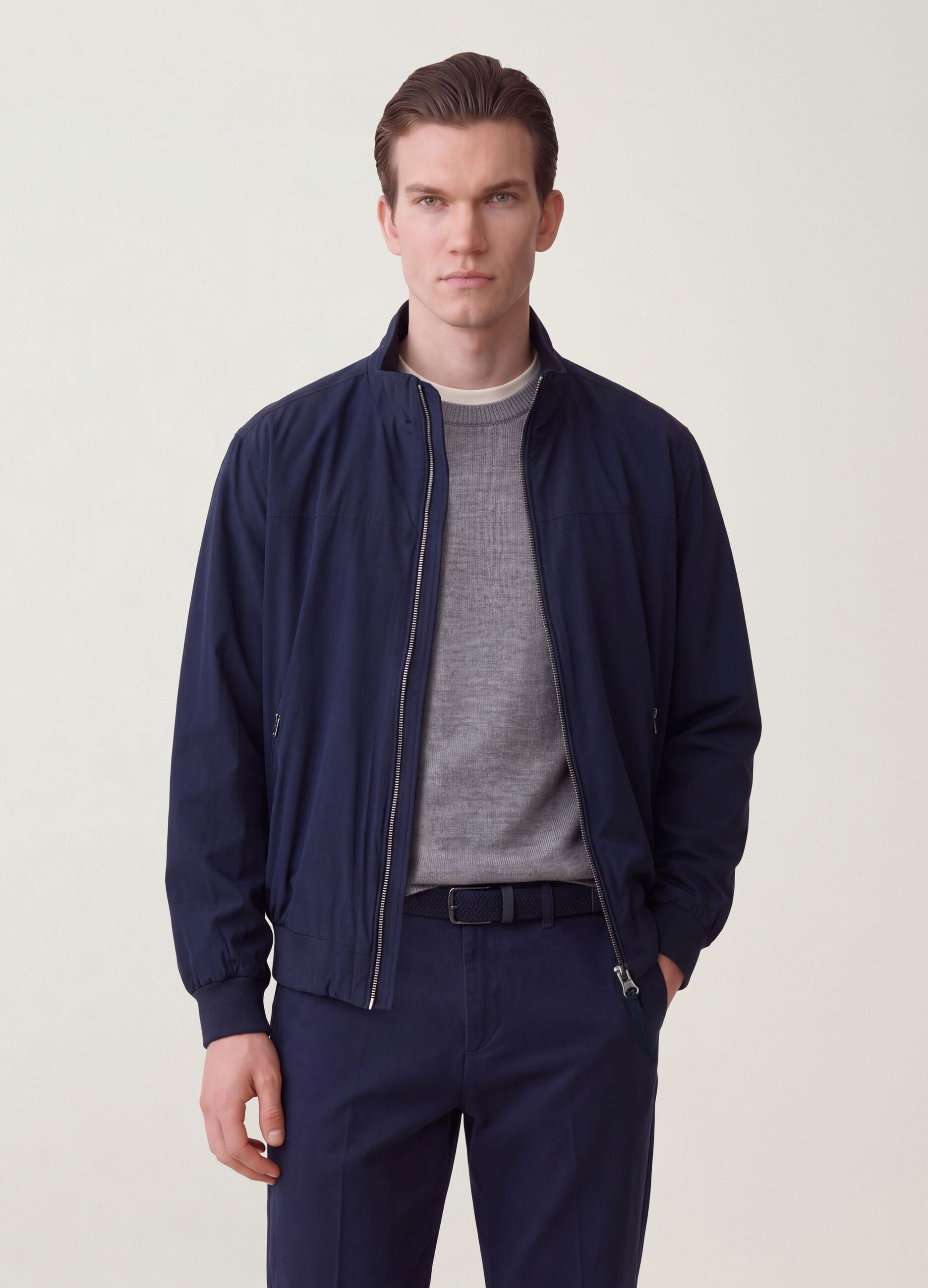 Giubbotto blu in tessuto elasticizzato con zip