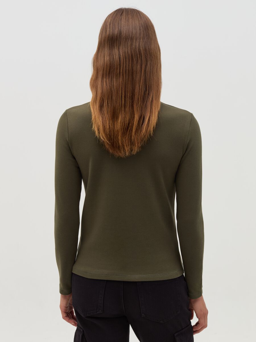 T-shirt with high neck and long sleeves_2