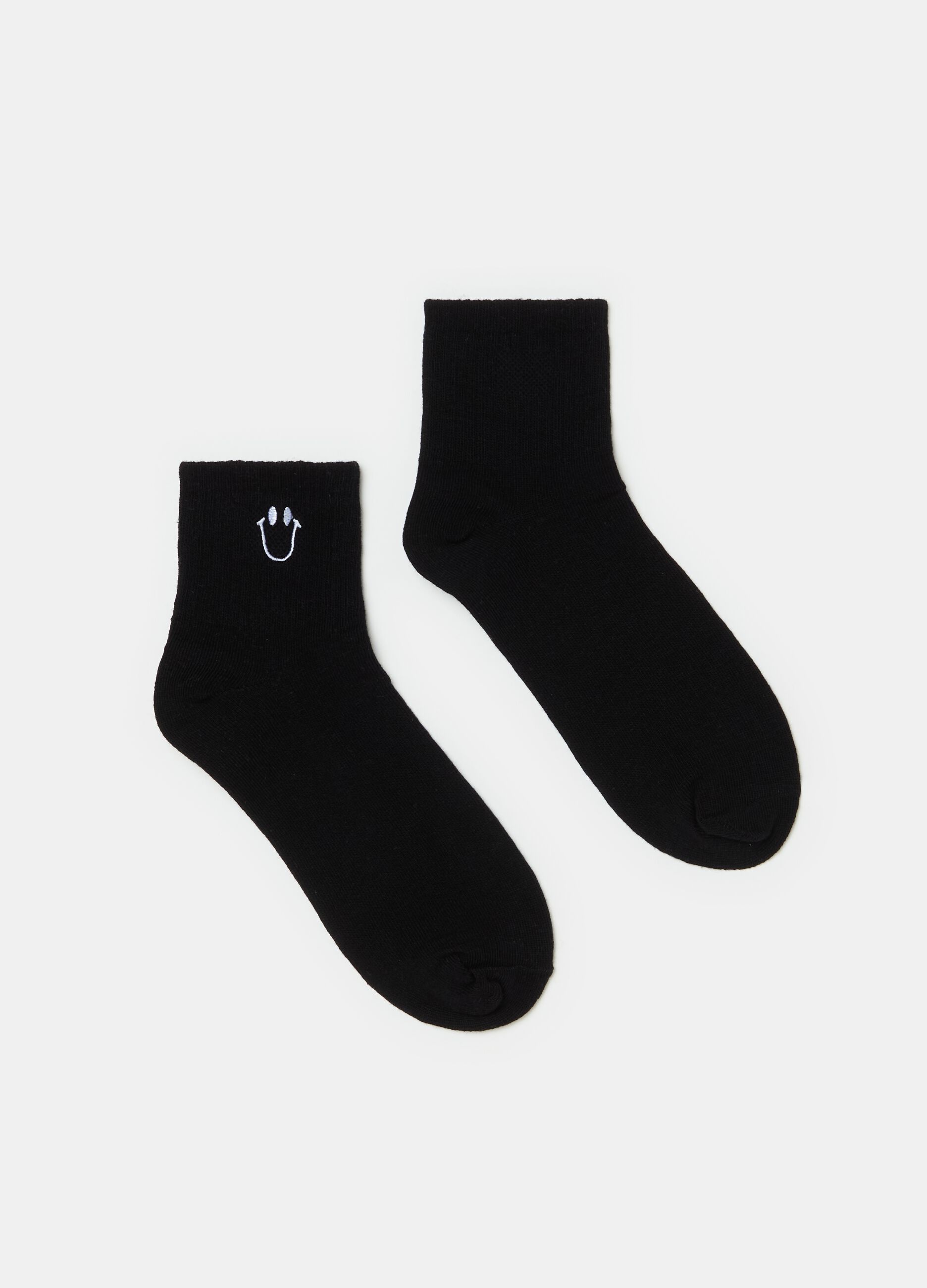 Two-pair pack short socks with embroidery