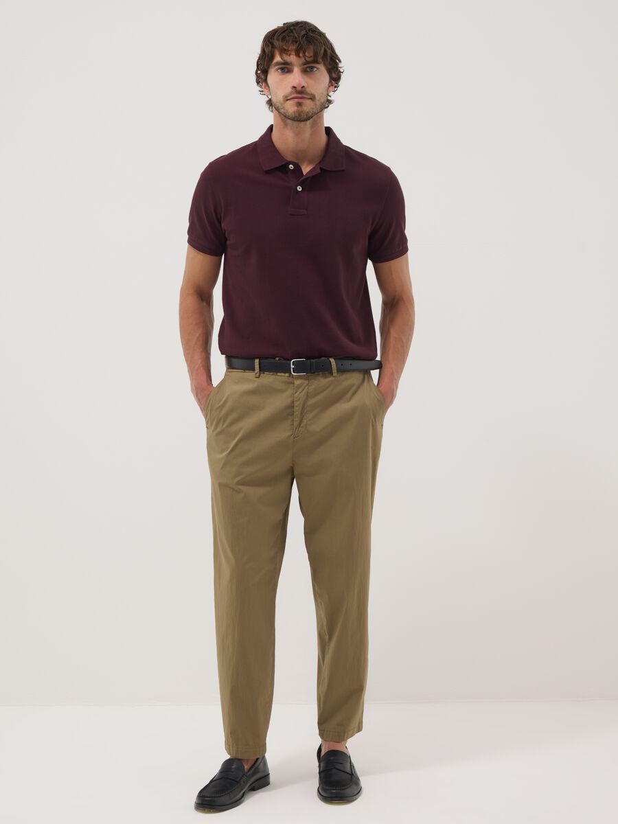 Pantaloni chino marroni in cotone elasticizzato carrot fit_0
