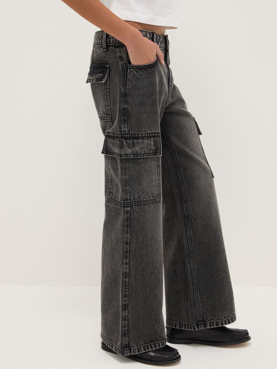 Girls' grey cotton cargo jeans with relaxed fit_2