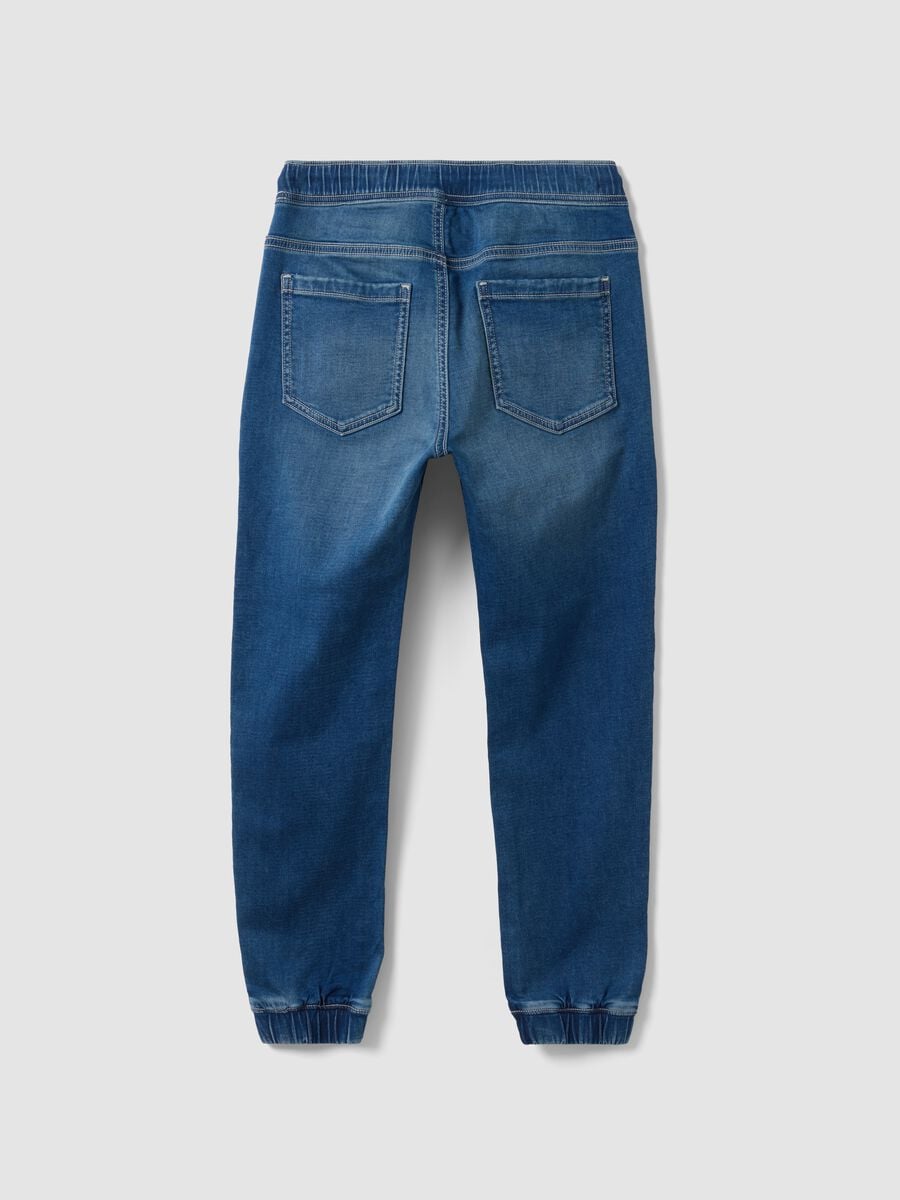 Jeans jogger blu in cotone elasticizzato con coulisse per ragazzo_2