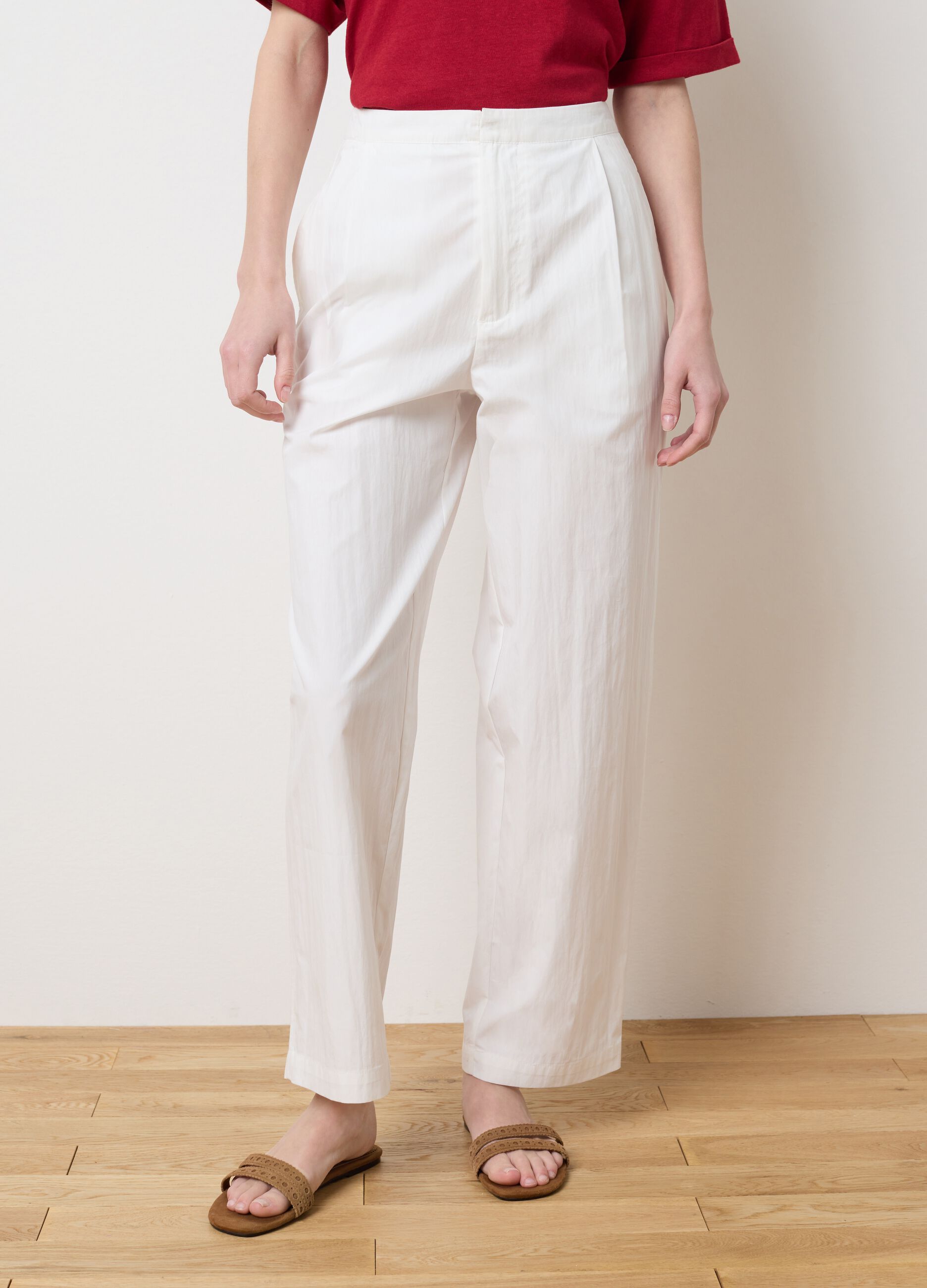 Pantalone carrot fit con pinces bianco