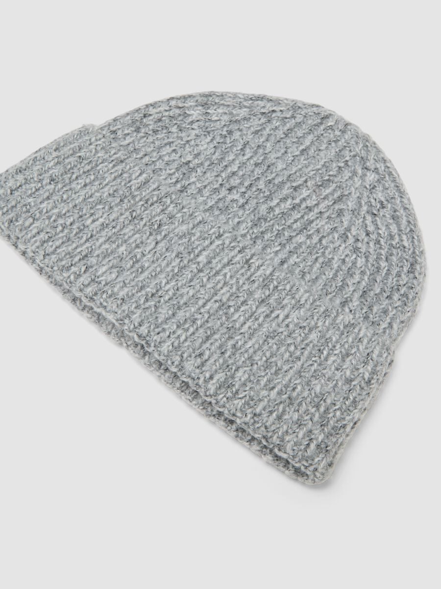 Light grey ribbed knit beanie_1