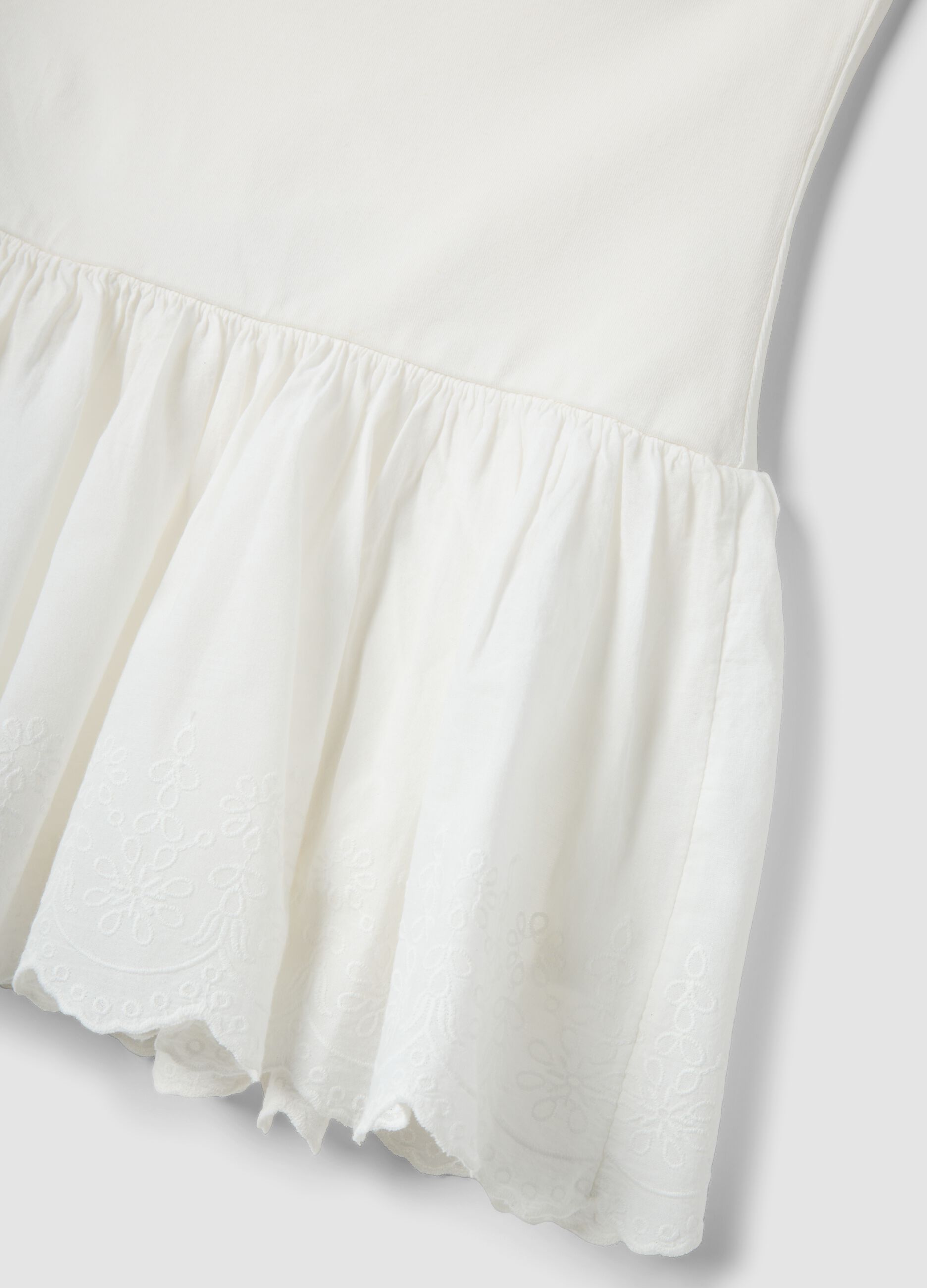 White mini skirt in pure cotton