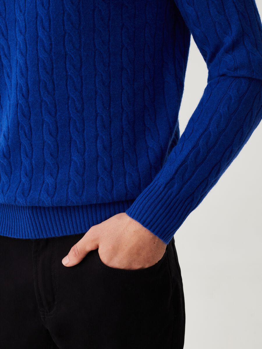 Pullover in cashmere con lavorazione a trecce_3