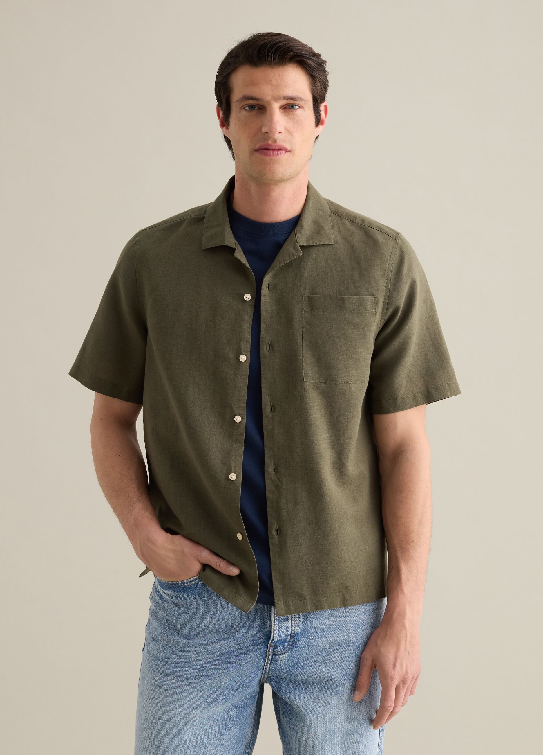 Camicia da uomo in lino e cotone verde regular fit con colletto bowling