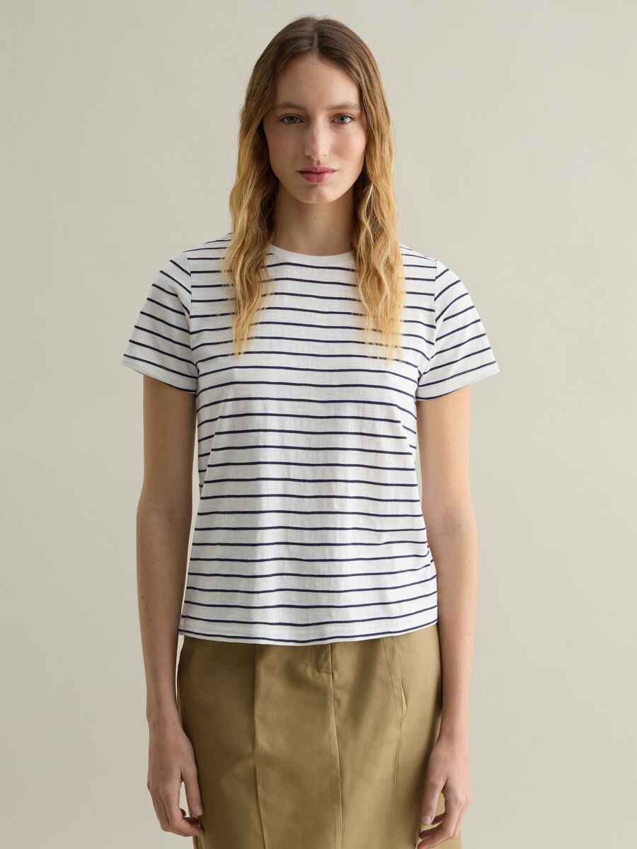 T-shirt with round neck and striped pattern_0