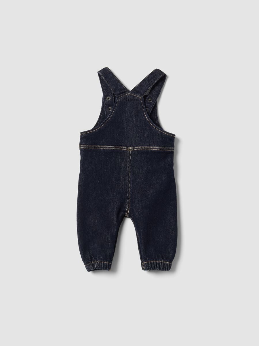 Salopette blu in cotone elasticizzato con ricamo orsetto per neonato_1