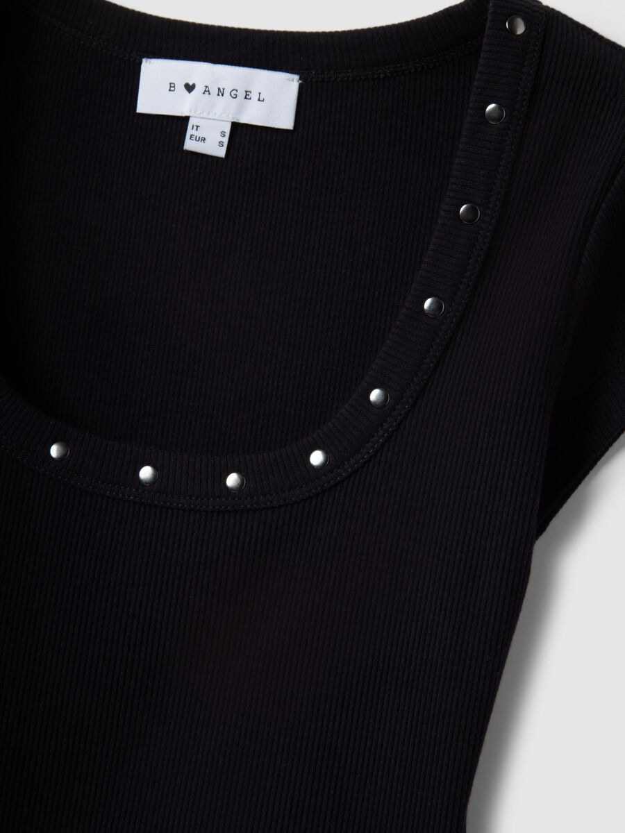 Black slim fit stretch cotton t-shirt with studs on the collar_5