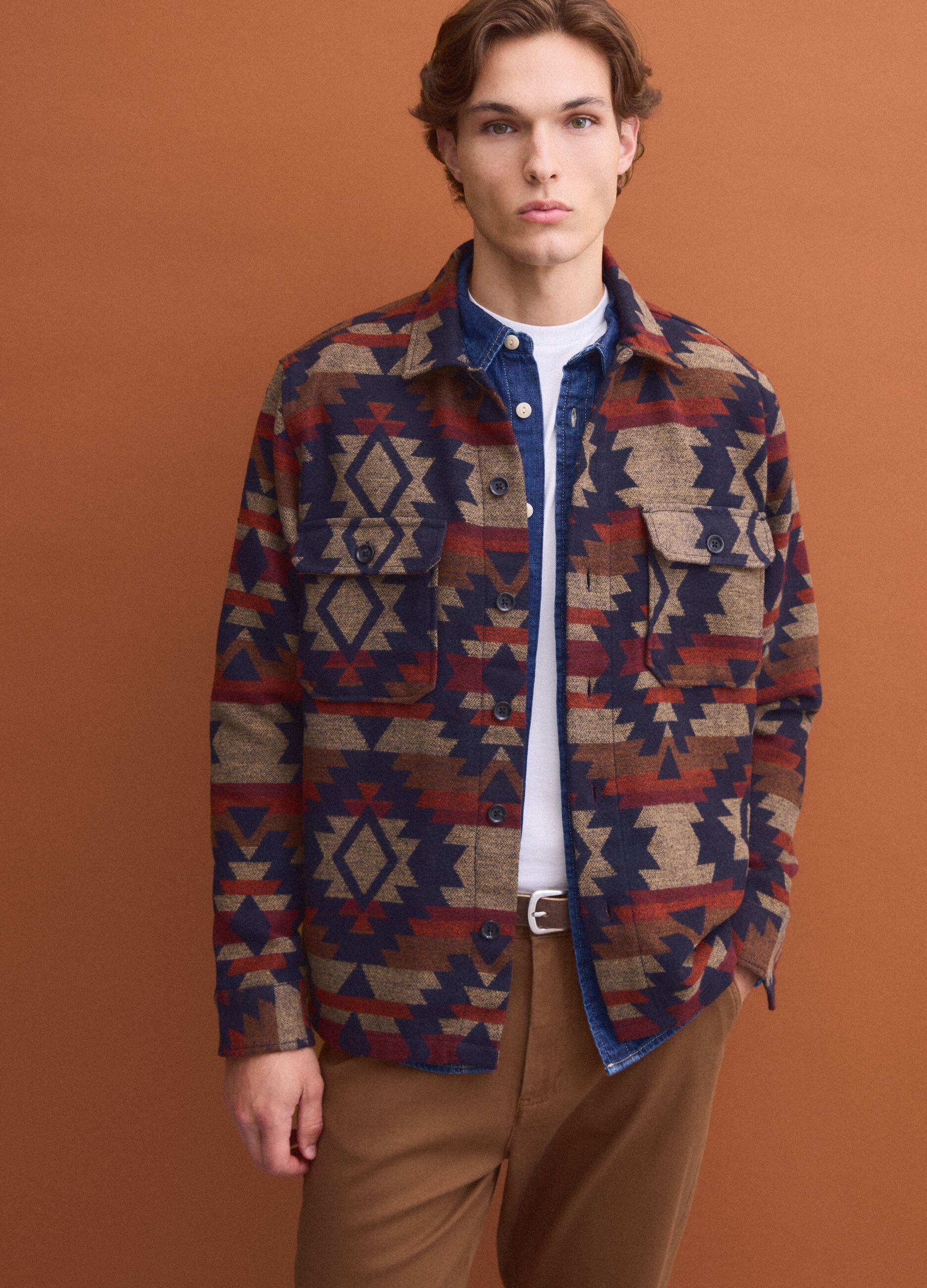 Shacket multicolor bowling over fit con fantasia geometrica