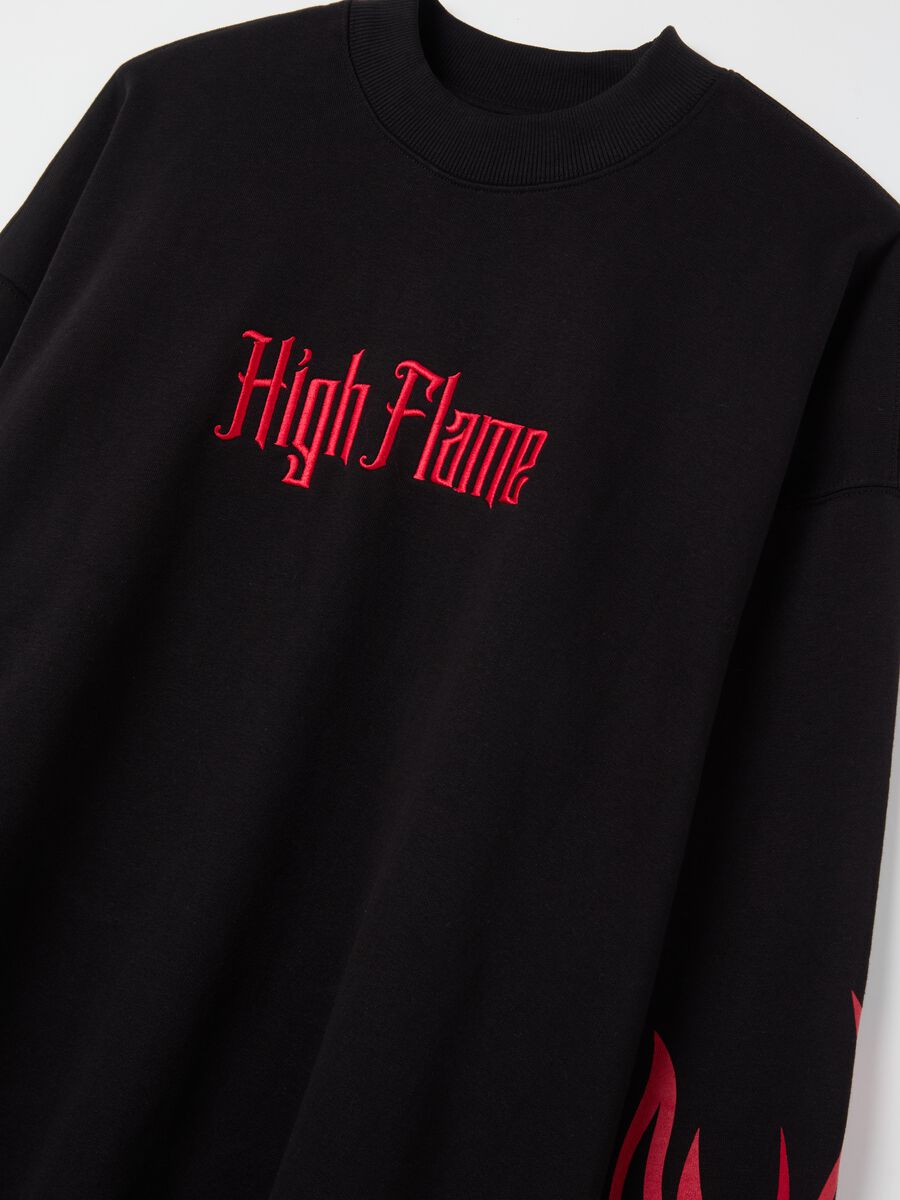 Black sweatshirt with flames print_5