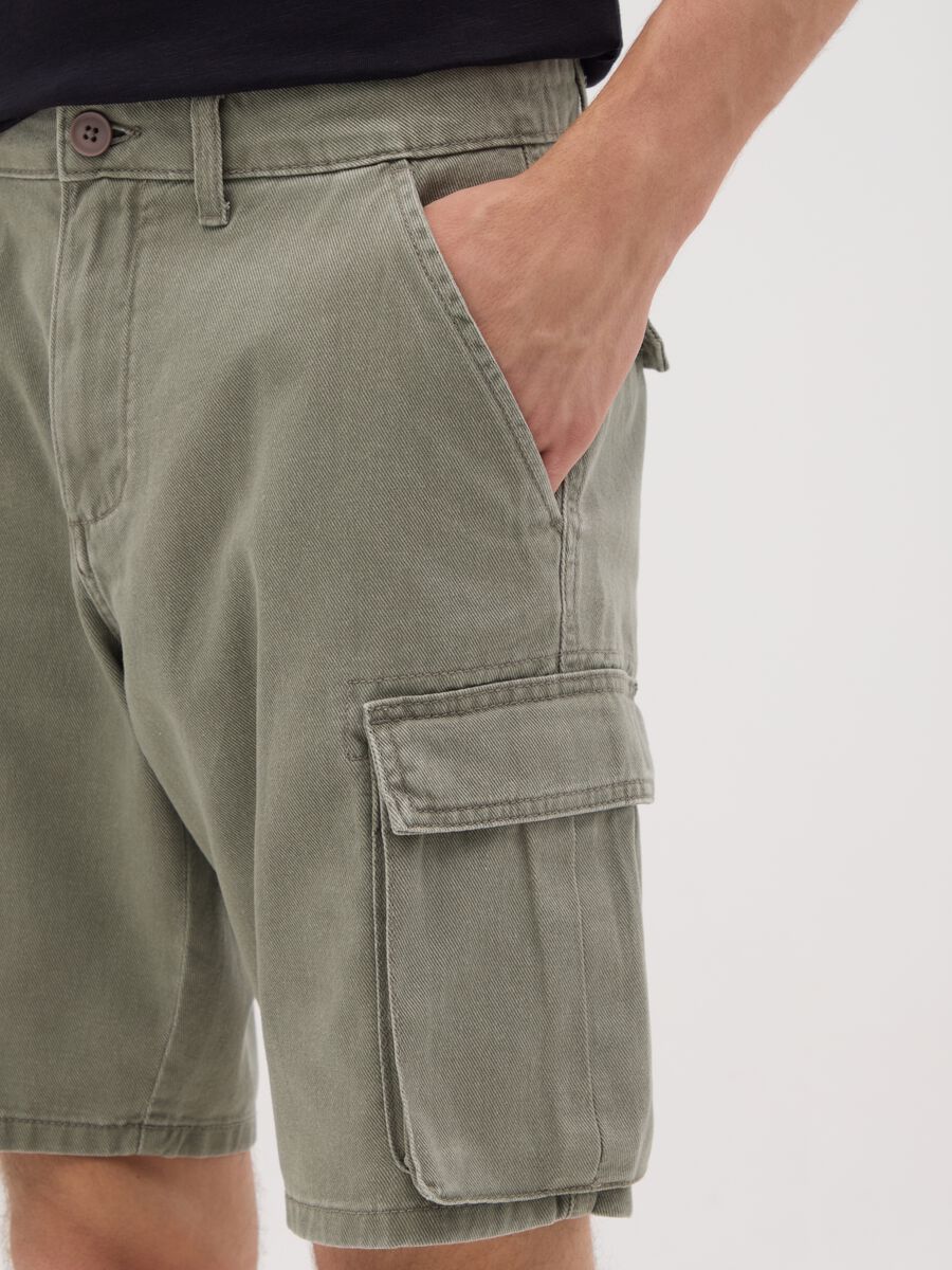 Men's green pure cotton bermuda shorts regular fit_2