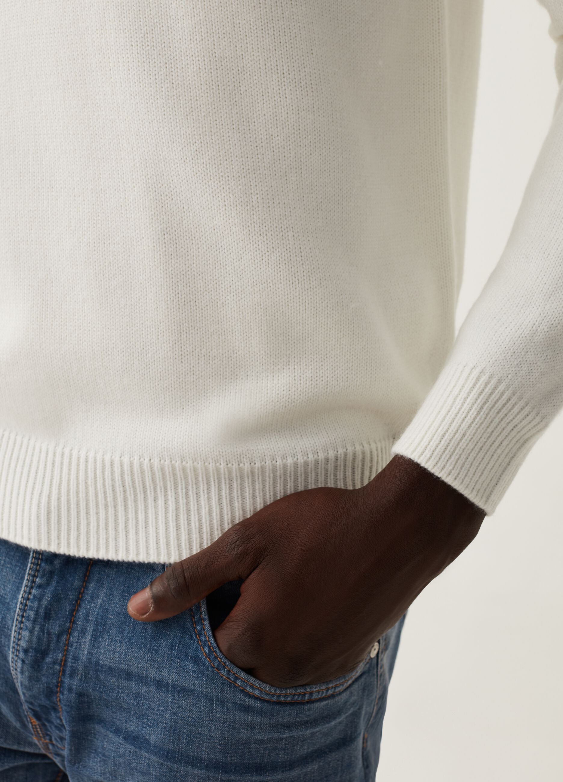 Pullover con scollo rotondo