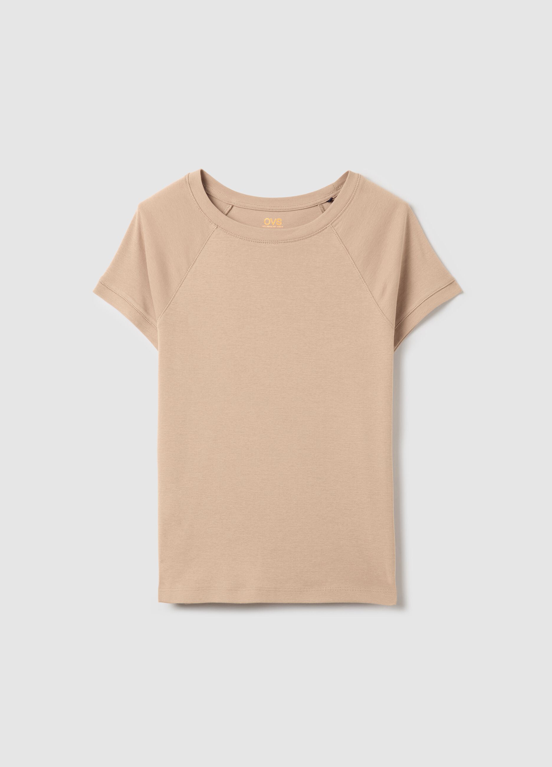 T-shirt with raglan sleeves