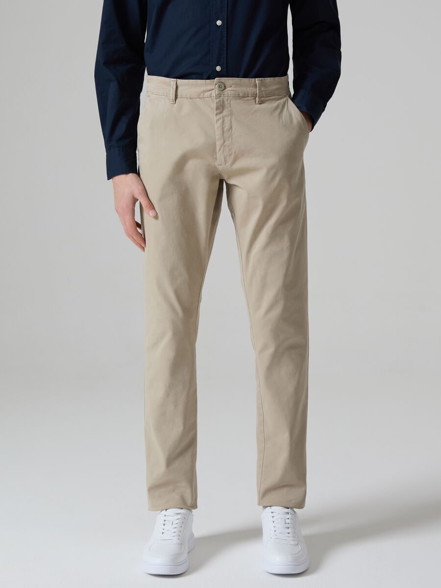 Pantalone chino slim fit in cotone stretch_1