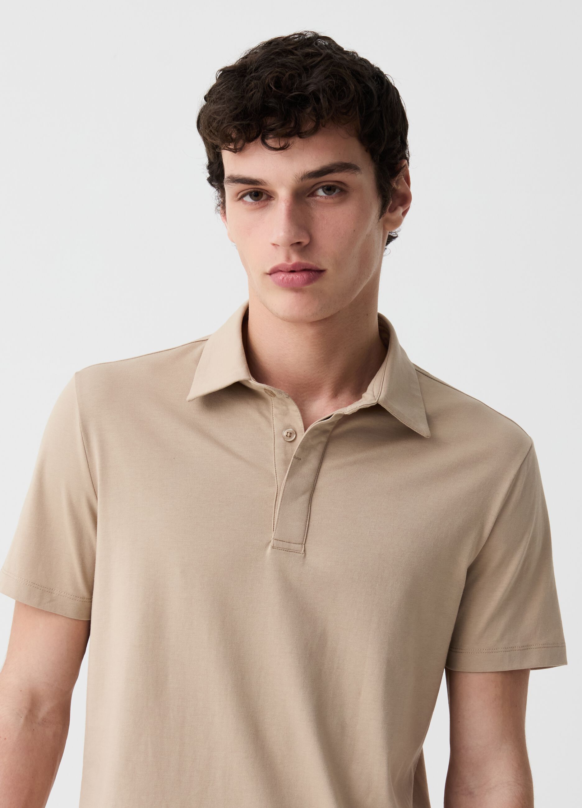 Active solid colour polo shirt