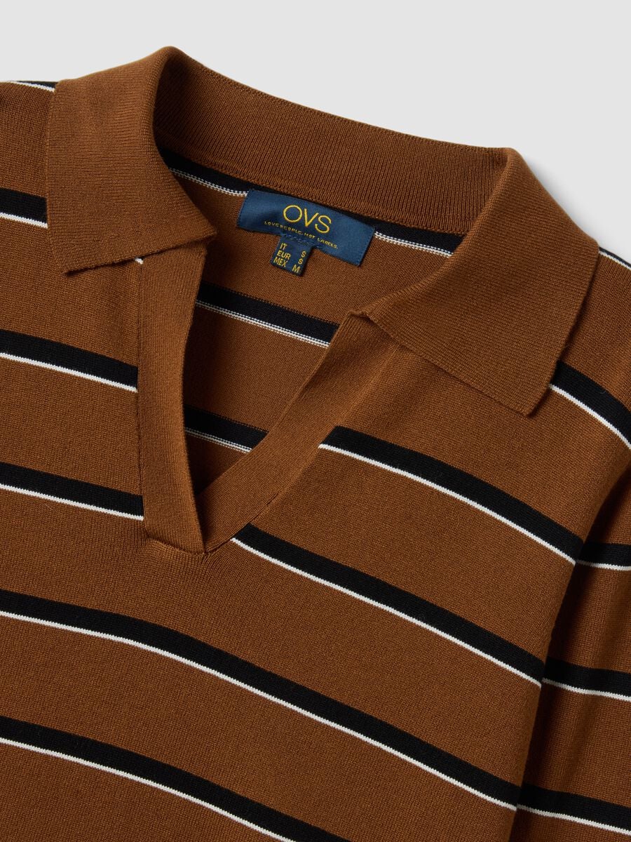 Maglia marrone in misto viscosa con colletto polo regular fit_2