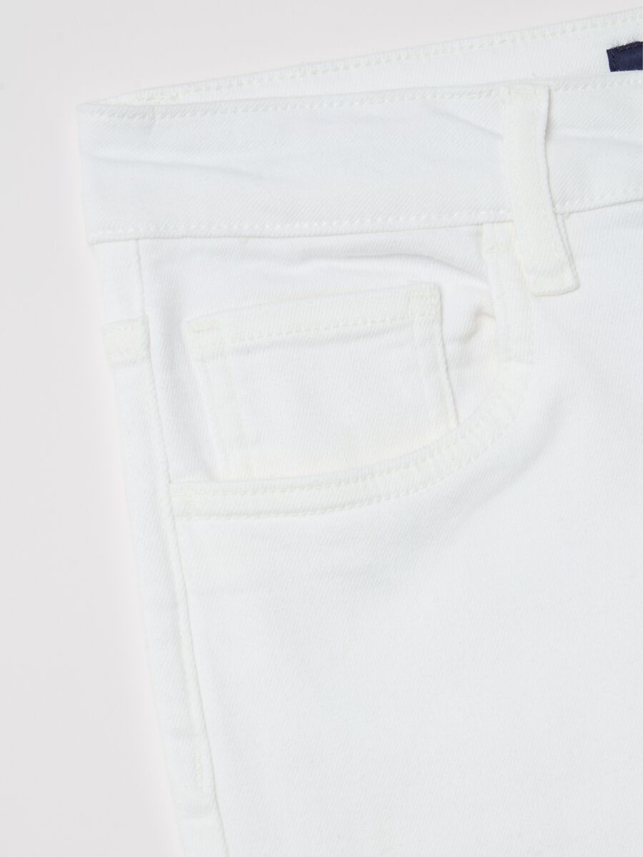 Cropped white flare-fit jeans with raw edging_5