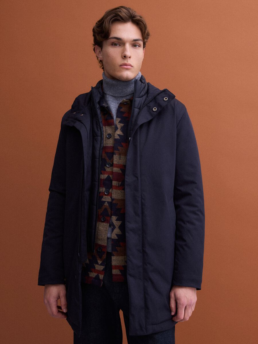 Cappotto blu imbottito regular fit con collo alto_1