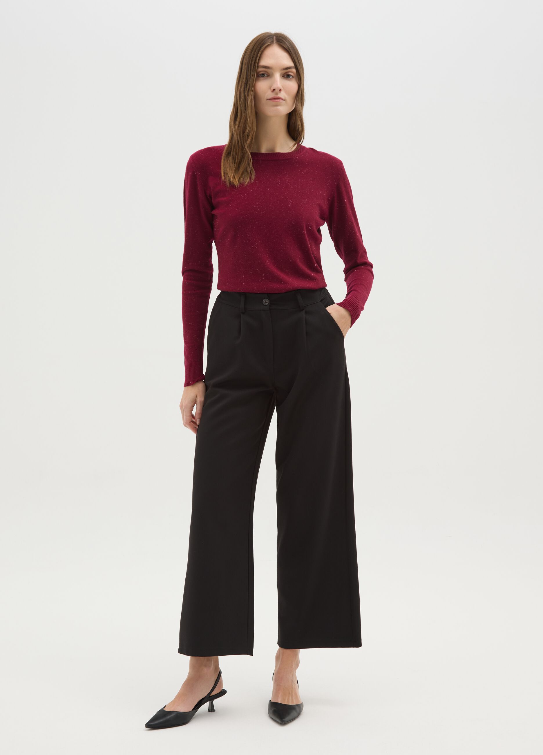 Burgundy sweater with round neckline