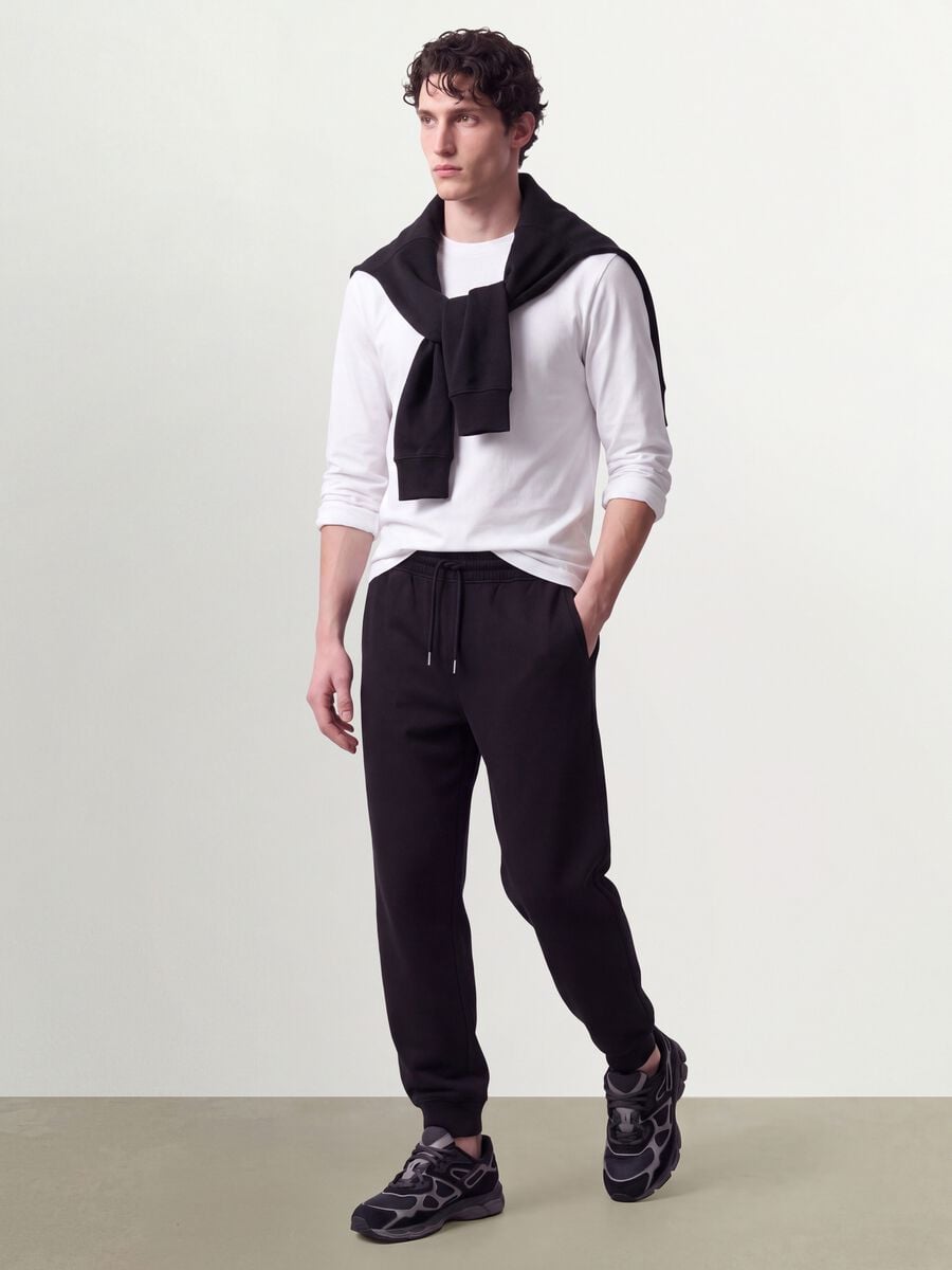Black cotton-blend joggers with cuffed hems and drawstring waist_0