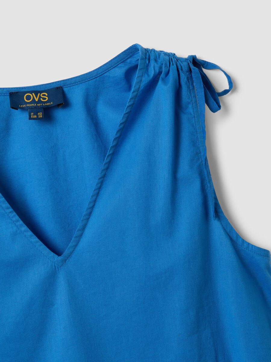 Blusa azzurra in puro cotone con scollo a V_5